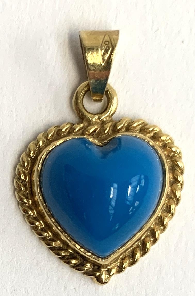 A 14ct gold and turquoise pendant in the form of a heart, 1.5cmW, approx. 2.6g - Image 2 of 2