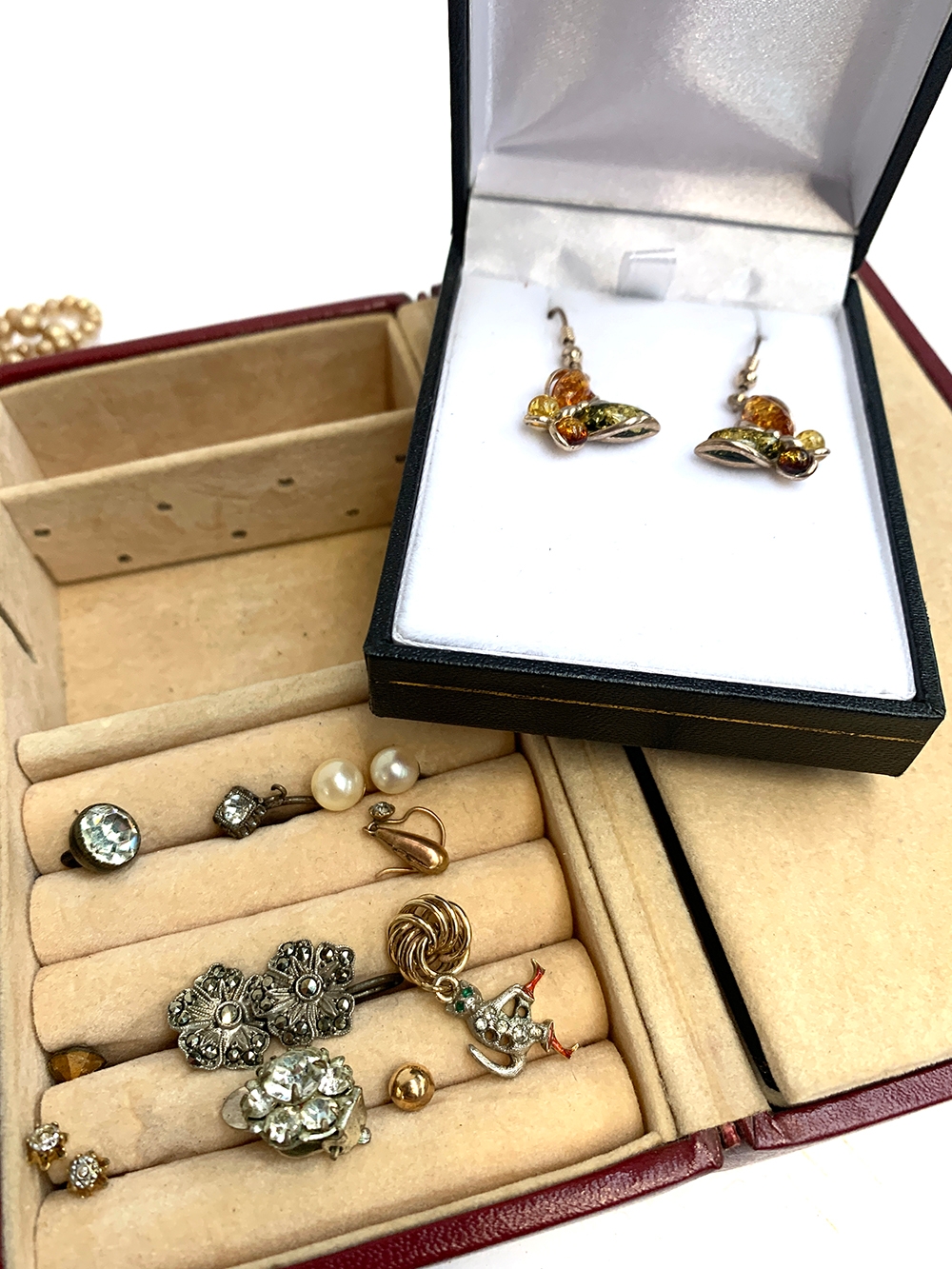 A mixed lot of costume jewellery, to include 925 silver and Baltic amber butterfly earrings; - Image 3 of 4