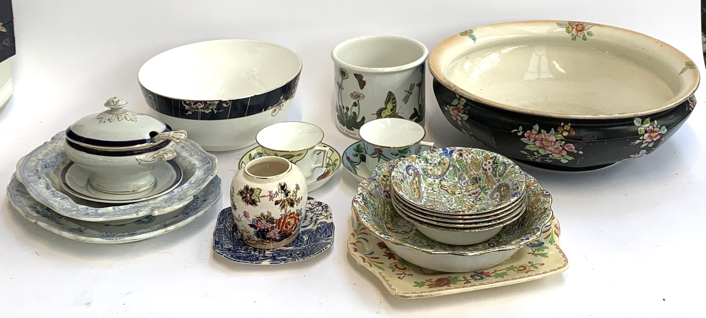 A mixed lot of ceramics to include Wedgwood, Masons, Portmeirion Botanic Garden etc