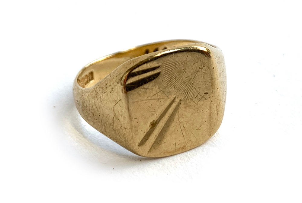 A 9ct gold signet ring with sunburst design, size Q, approx. 4.7g - Image 2 of 2