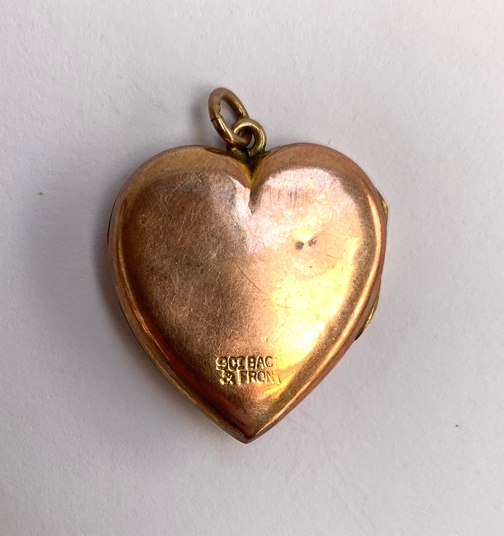 A 9ct gold back and front locket in the form of a heart, set with a red stone, approx. 3.9g - Image 2 of 2