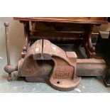 A very large Record 86 metalworkers vice