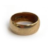 A 9ct gold wedding band, 5.5g, size N 1/2