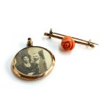 A 9ct gold photo locket with bevelled glass, 4.1g; together with a yellow metal bar brooch set