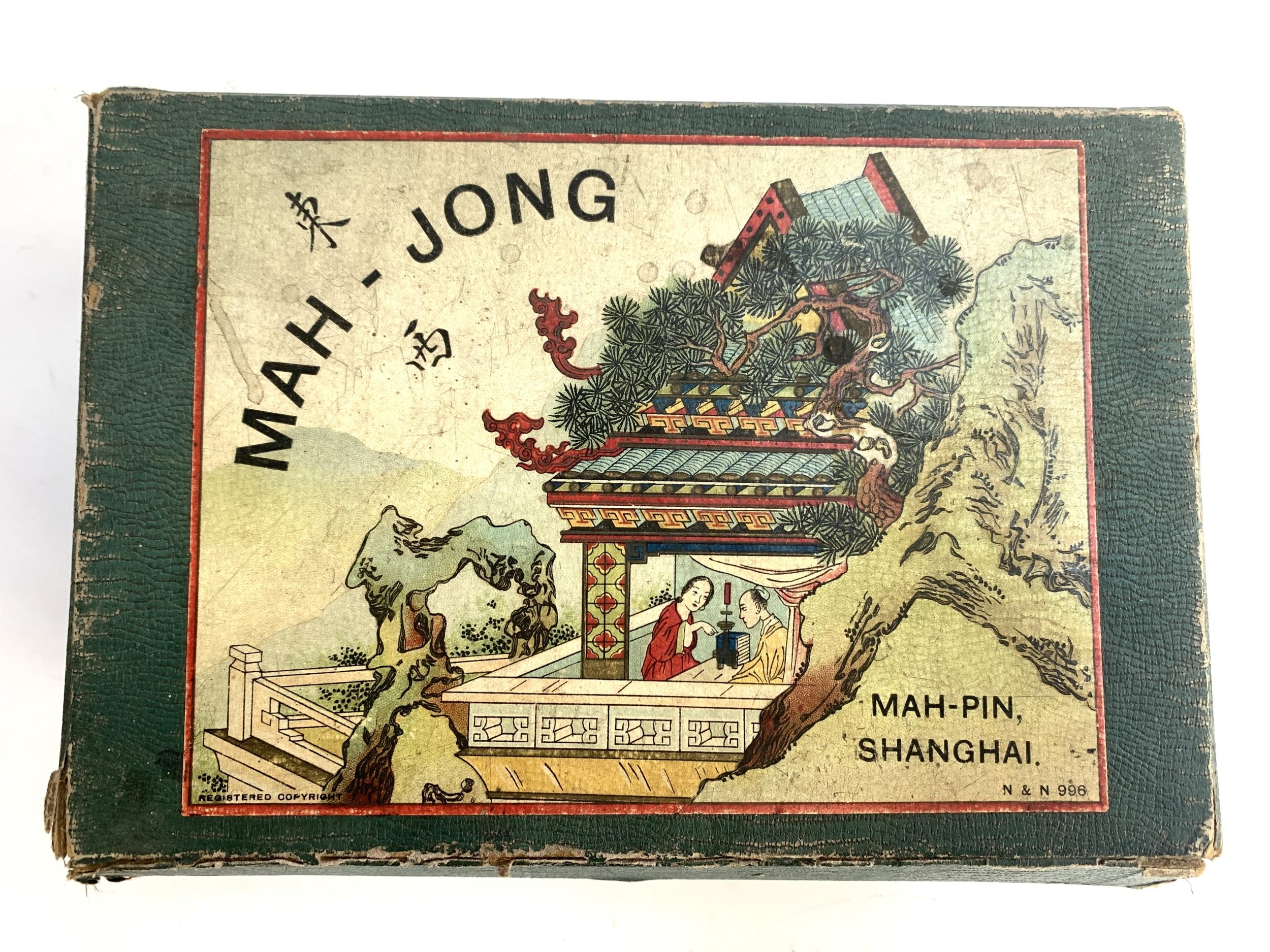 A mahjong set, Shanghai consisting of tiles, dice, scoring sticks together with a Max Robertson rule - Bild 2 aus 3