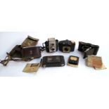 A mixed lot of photographic equipment (af) to include a Kodak Brownie Reflex 20, Kodak Brownie
