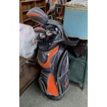 A set of Masters golf clubs in a Masters golf bag