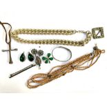 A mixed lot of costume jewellery to include silver tone textured link necklace