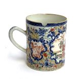 An 18th century Chinese export porcelain tankard of cylindrical form (af), decorated with a scene of