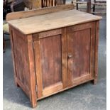 A 19th century pine sideboard/cupboard, with two panelled doors, 92x56x85cm