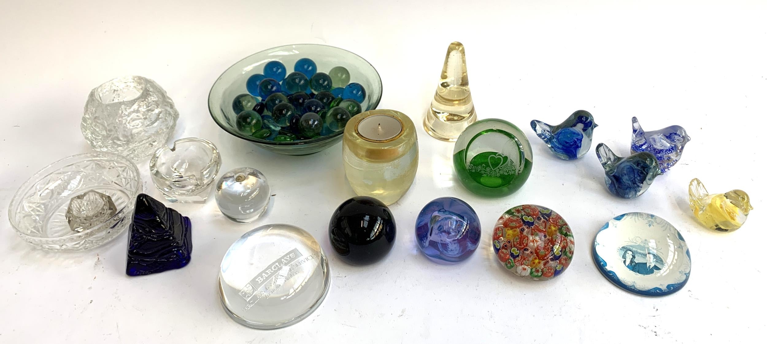 A mixed lot of glass to include Isle of Wight Glass bird paperweight; Bristol Blue glass paperweight