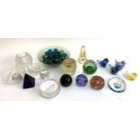 A mixed lot of glass to include Isle of Wight Glass bird paperweight; Bristol Blue glass paperweight