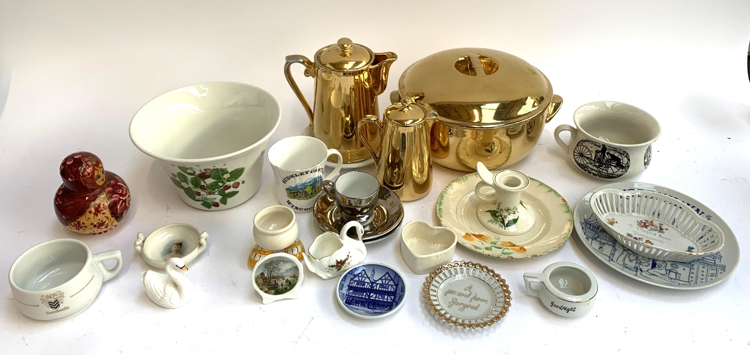 A mixed lot of ceramics to include Royal Worcester fire proof, Royal Copenhagen, Palissy,