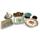 A mixed lot of Chinese items to include a carved and pierced giltwood cresting depicting