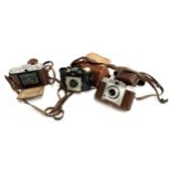 A mixed lot of photographic equipment to include Kodak brownie 'Cresta', an Agfa Silette Prontor