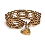 A 9ct gold gate bracelet with heart padlock, approx. 12.3g