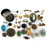 A quantity of costume jewellery to include a Mode-Art 'poison' ring; Sarah Coventry brooches;