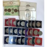 A quantity of commemorative coins to include Isle of Man silver wedding anniversary, Jubilee