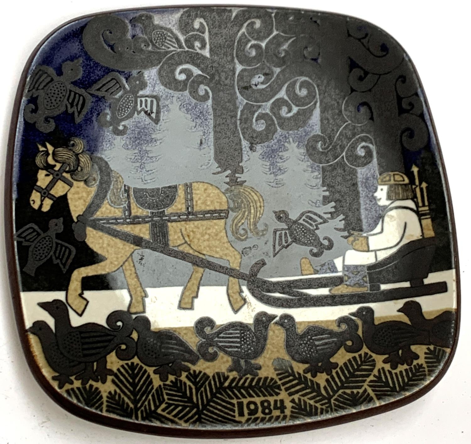 An Arabia Finland 'Kalevala' plate for the year 1984, designed by Raija Uosikkinen, 20cmD