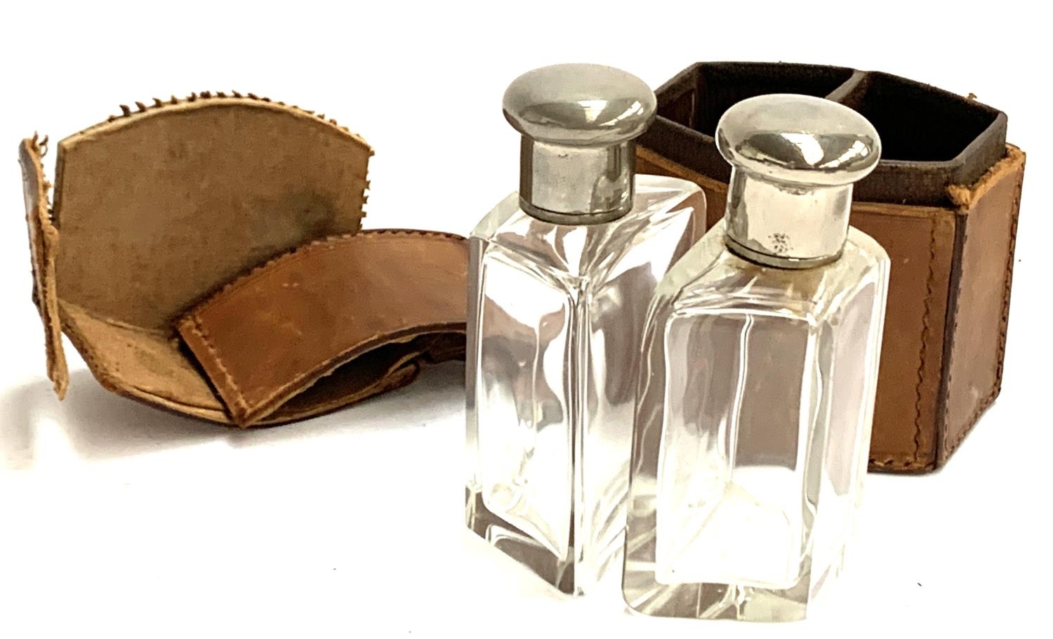 A leather cased set of two shaped glass spirit flasks, with nickel tops, the leather case AF, 11. - Bild 2 aus 3