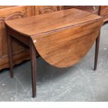 A Regency mahogany oval dropleaf dining table, 100x56x71cmH, each leaf 45cmW
