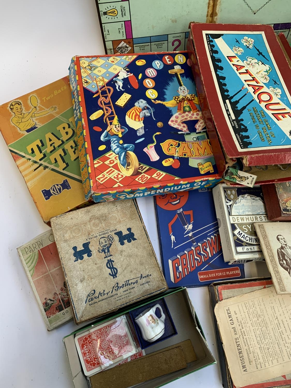 A mixed box of toys and games to include table tennis, compendium of games, cigarette cards, - Bild 2 aus 4