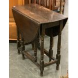 An oval oak gateleg table, 71x37x72cmH