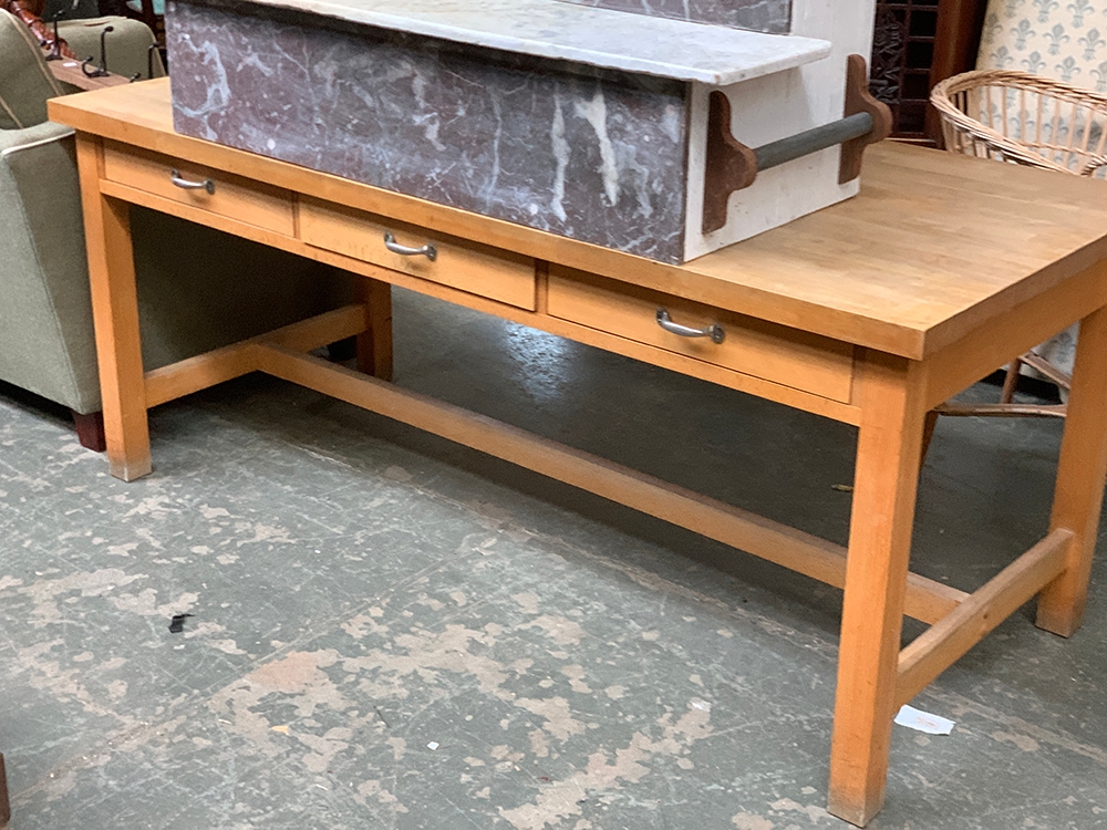 A large beechwood kitchen table, with drawers to each side, square legs and H stretcher, - Bild 2 aus 2