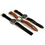 A lot of three gents Seiko automatic stainless steel wristwatches, each with leather strap and day/