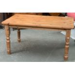 A modern pine kitchen table, 152x91x78cmH