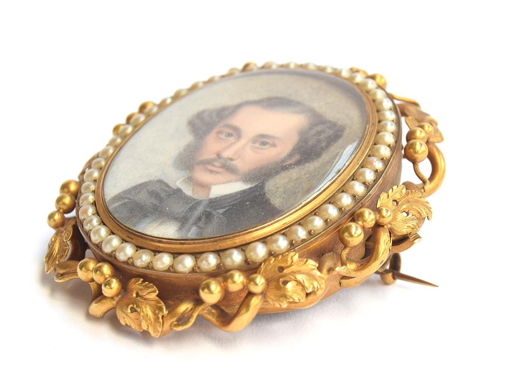 A heavy gold framed portrait miniature of a 19th century gentleman, tests as 18ct or higher, - Image 4 of 4