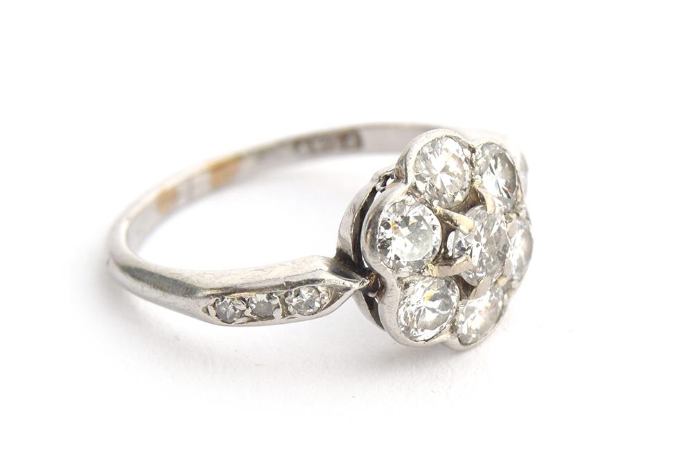 An Edwardian platinum and diamond floral cluster ring, six diamonds surrounding a central diamond, - Image 3 of 5