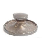 A large silver capstan inkwell, with clear glass liner, Birmingham 1922, 17.5cm diameter