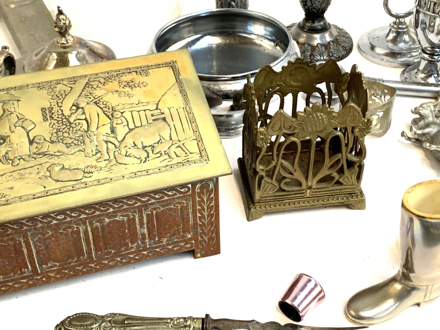 A mixed lot to include plated items, art nouveau style brass pencil holder, candlesticks, photo - Image 4 of 4