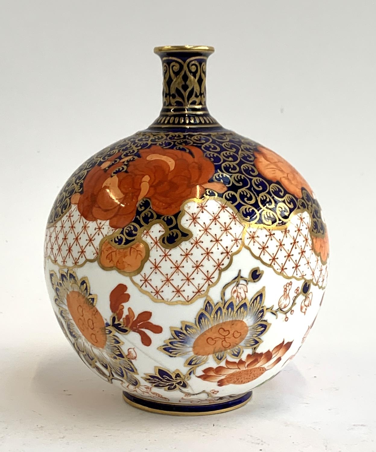 A Royal Crown Derby bottle vase, 16.5cmH - Image 2 of 3