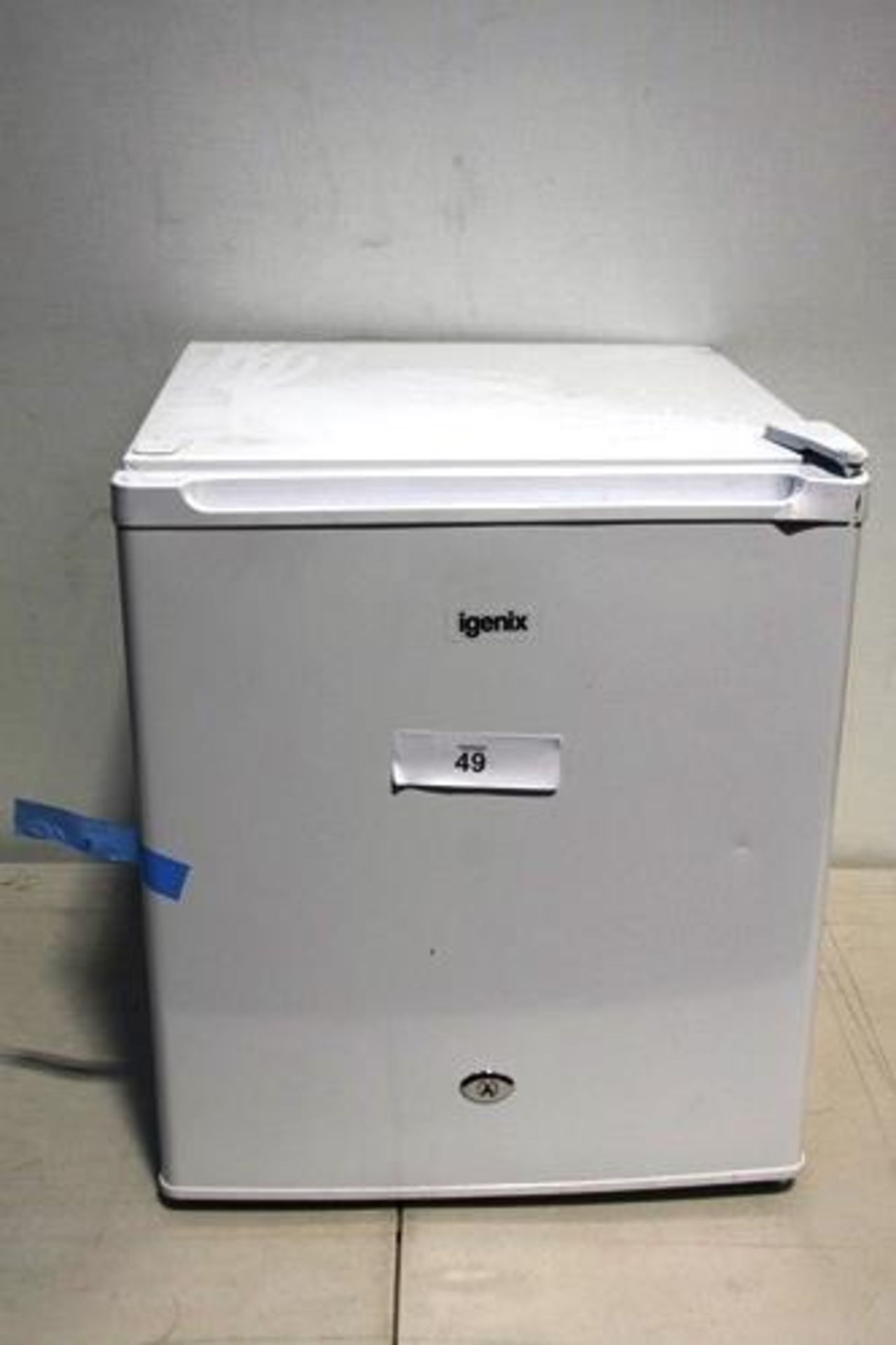 1 x Igenix table-top freezer, model IG3751 - New in box, box tatty, cosmetic damage to door (ES1)