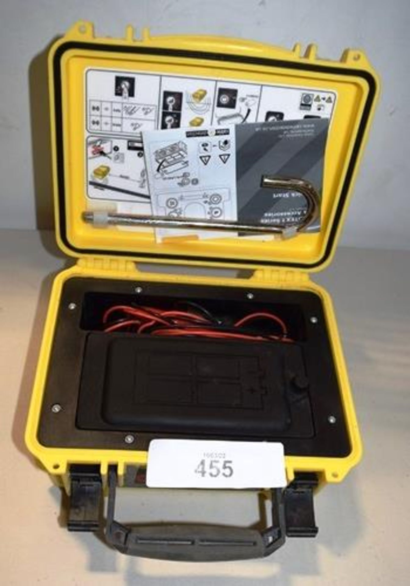 1 x Ezicat i550 cable avoidance tool, 1 x Ezicat T100 signal transmitter with yellow canvas case, - Image 5 of 6