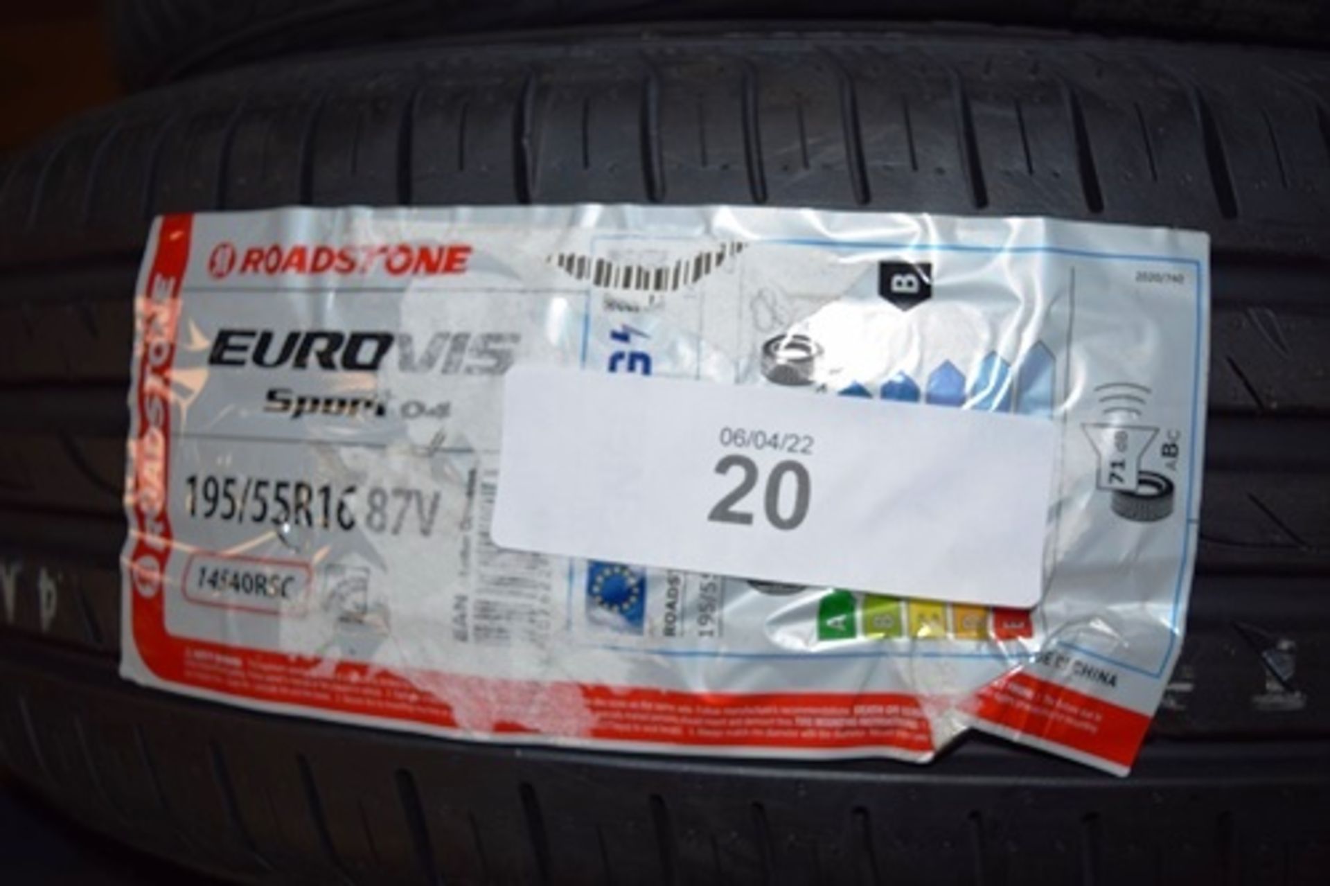 1 x Roadstone Eurovis Sport 04 tyre, size 195/55R16 87V - New with label (GS4)