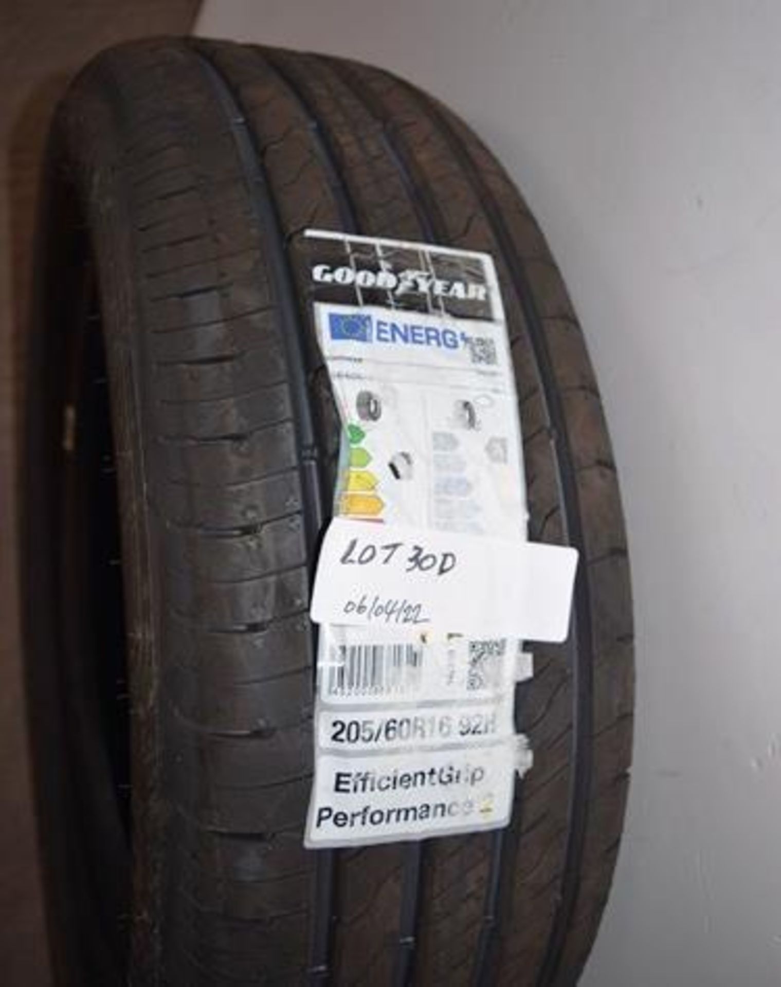 1 x Goodyear Efficient Grip Performance tyre, size 205/60R16 92H - New with label (GS4)