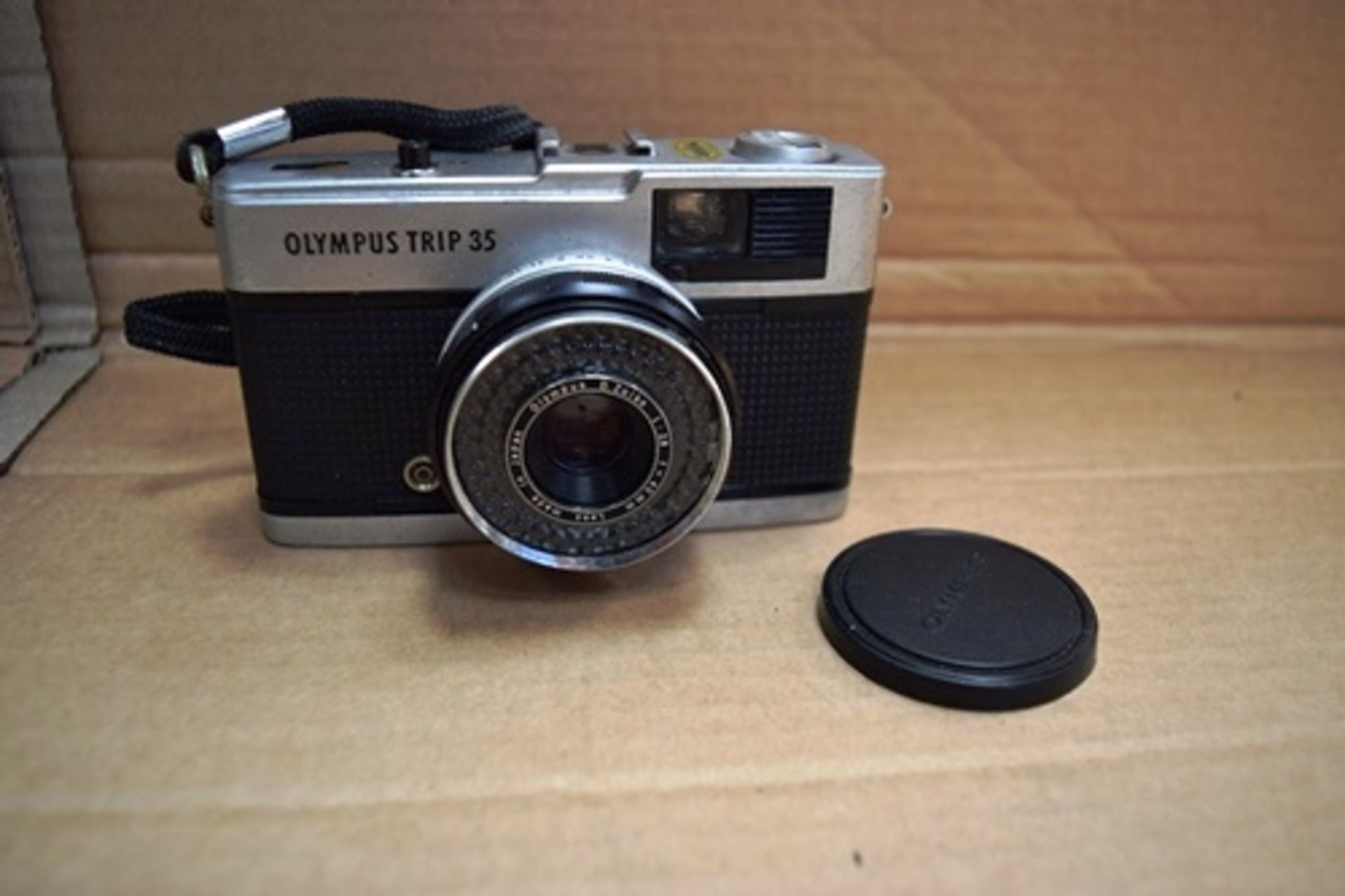 1 x Olympus Trip 35 camera fitted with 1:28 F=40mm lens and case together 20with 1 x Praktina II A - Image 5 of 8