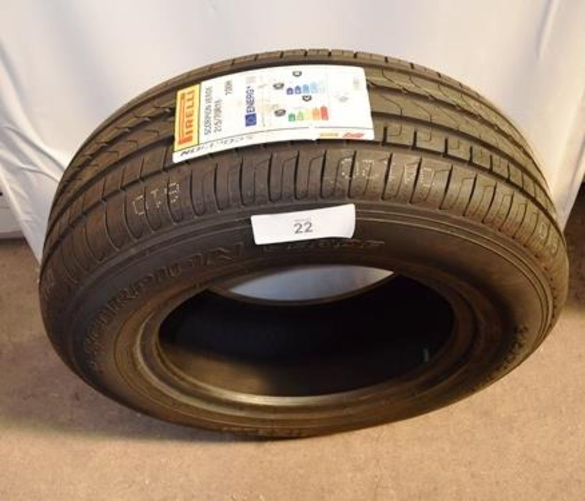 1 x Pirelli Scorpion Verde tyre, size 215/70R16 100H - New with label (GS2)