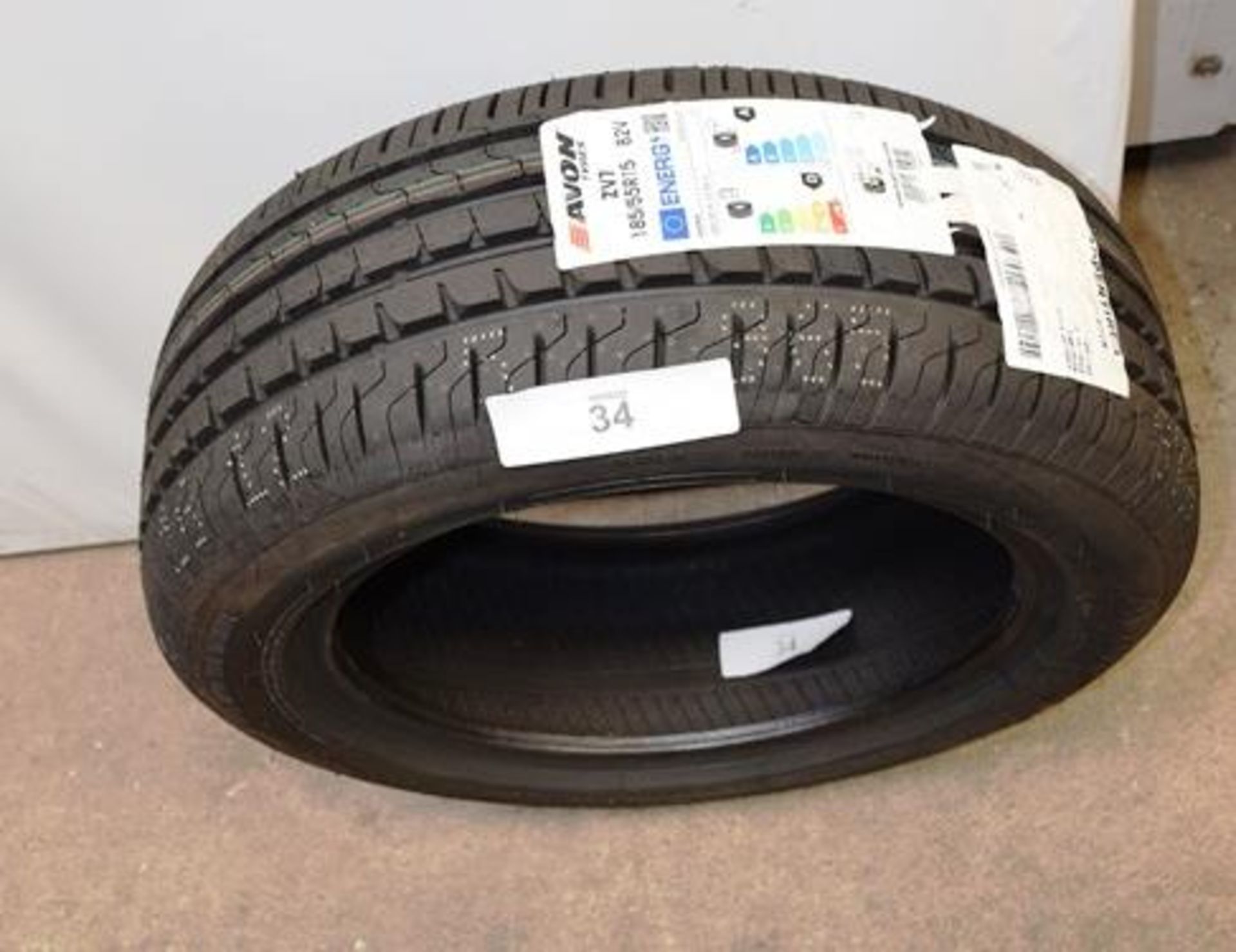 1 x Avon ZV7 tyre, size 185/55R15 82V - New with label (GS2)