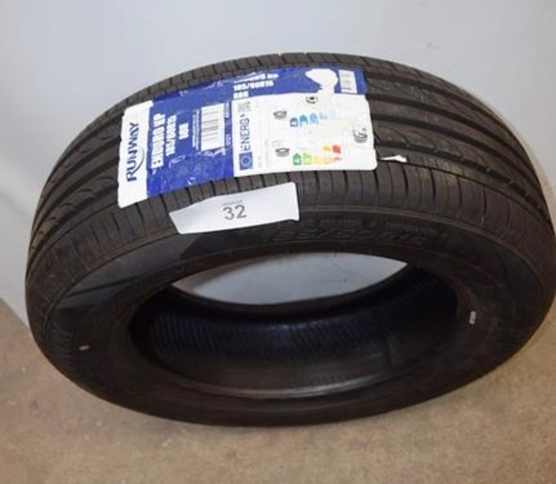 1 x Runway Enduro HP tyre, size 185/60R15 88H - New with label (GS2)