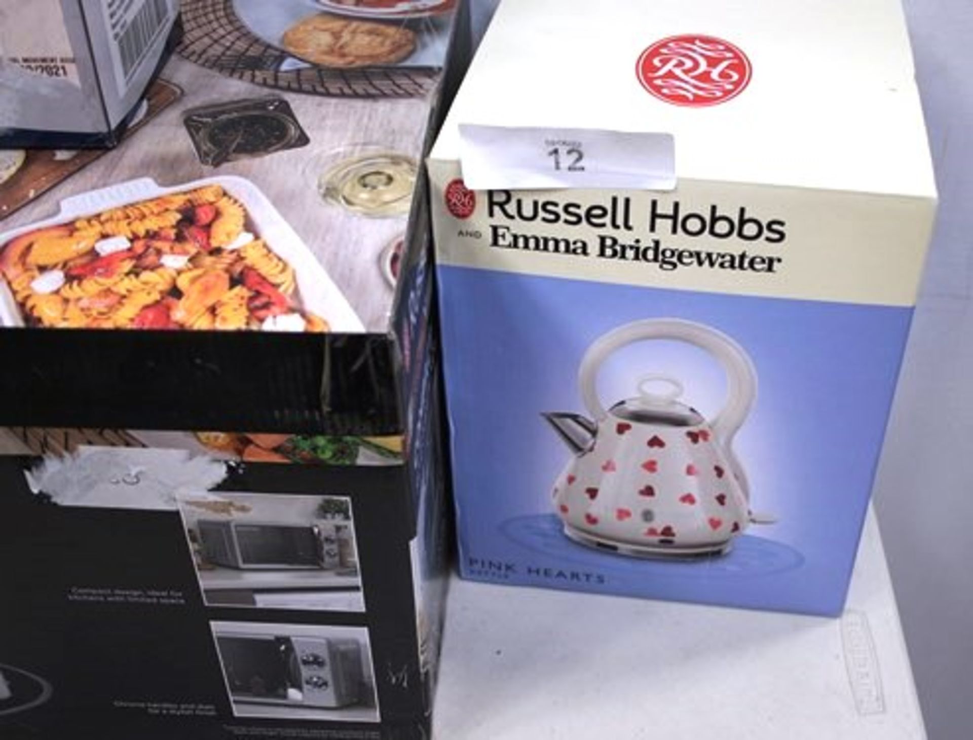 A selection of kitchen appliances comprising 1 x Andrew James multi-cooker, 1 x Russell Hobbs - Image 3 of 3