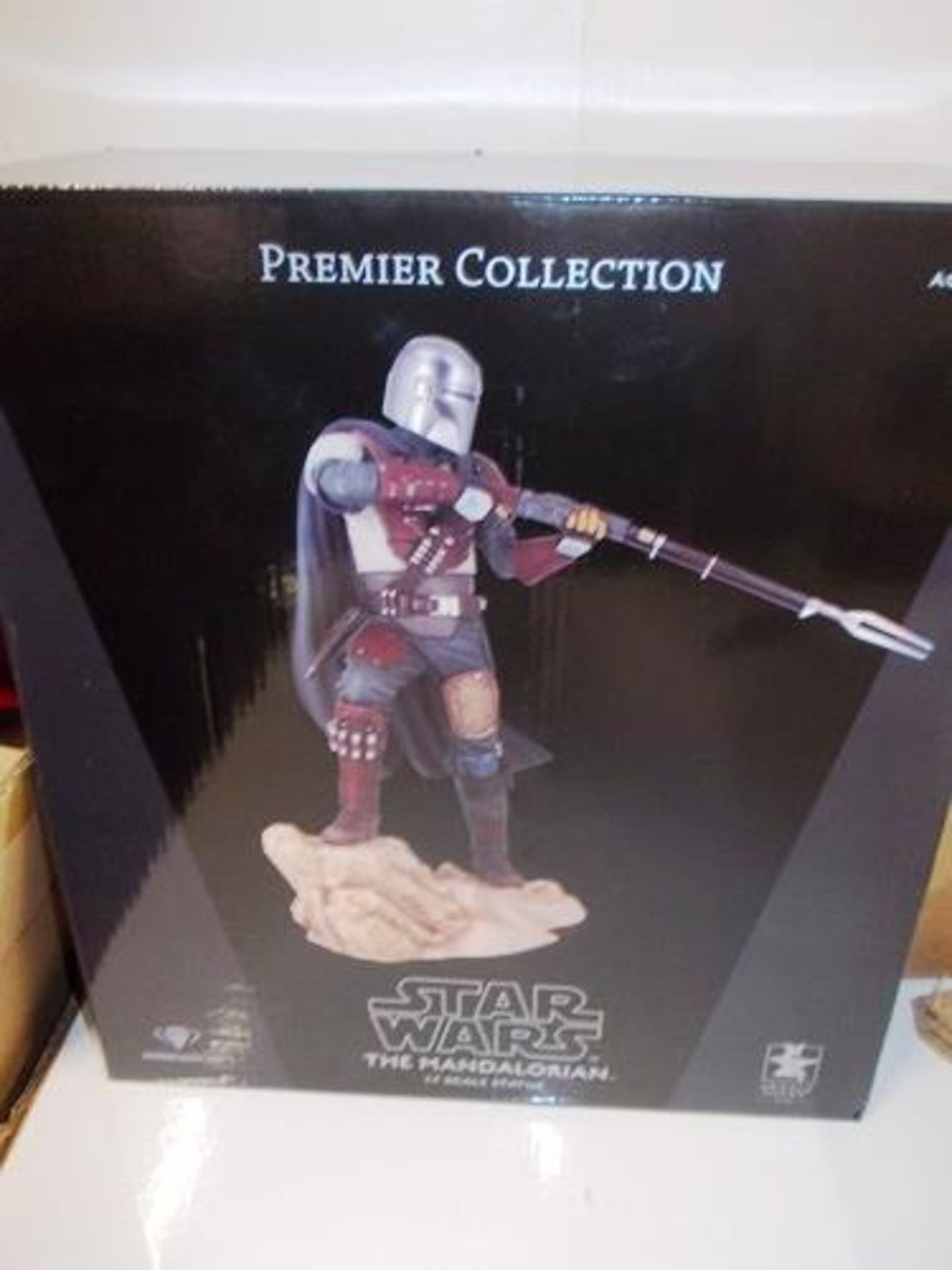 1 x Star Wars Premier Collection Mandalorian 1:7 scale figure by Gentle Giant - New in box (C8D)
