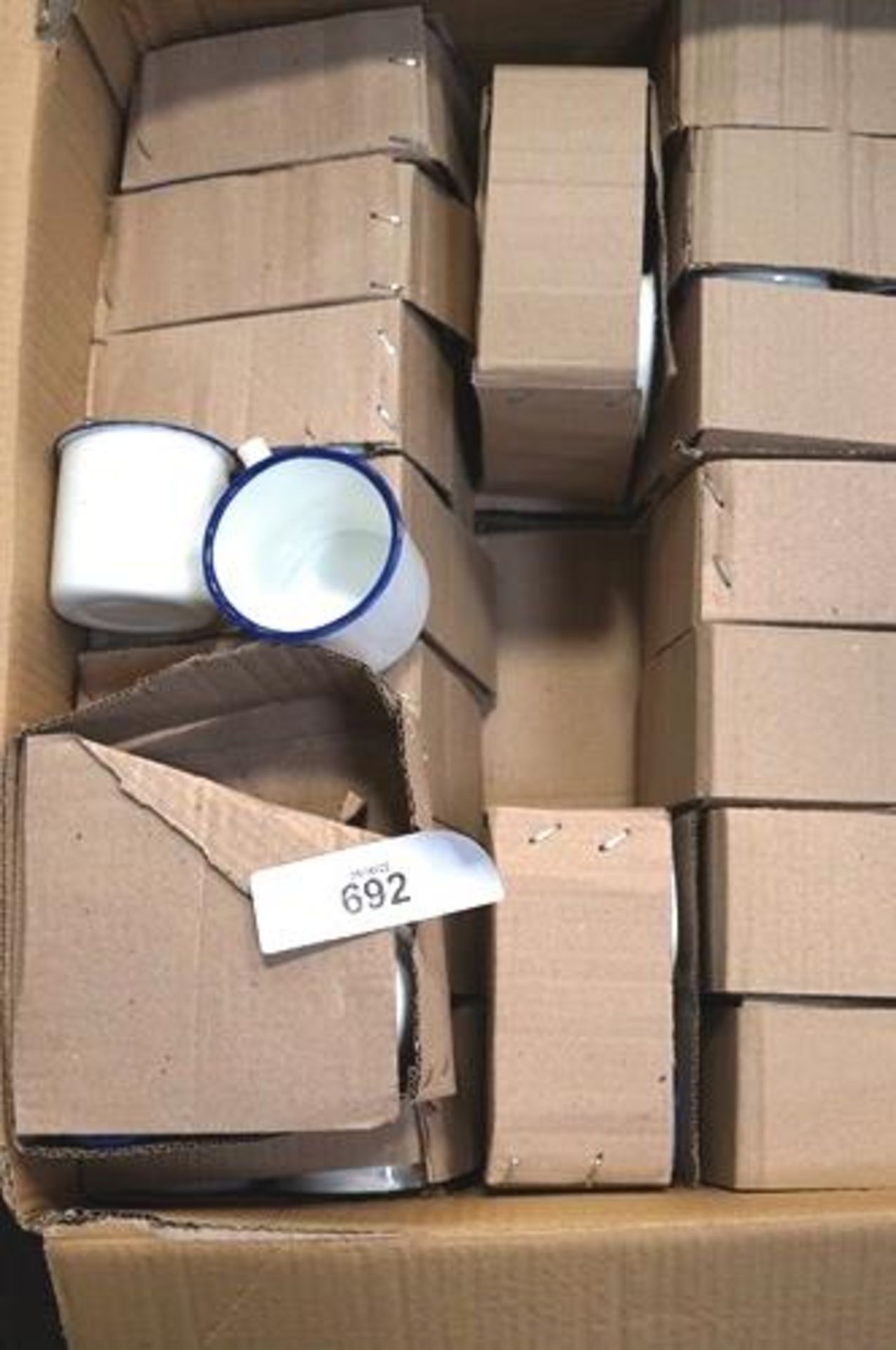 20 x packs of 4 white with blue rim metal enamel mugs - New (GS30B) - Image 4 of 4