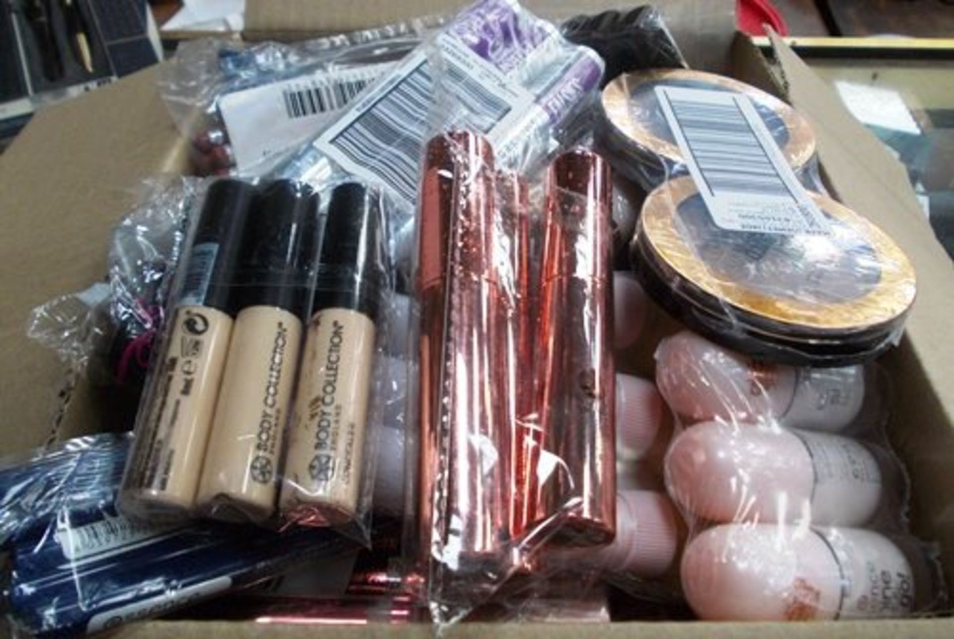 100 x various Essence Cosmetics including mascara, lipstick, foundation etc. - Sealed new in pack (