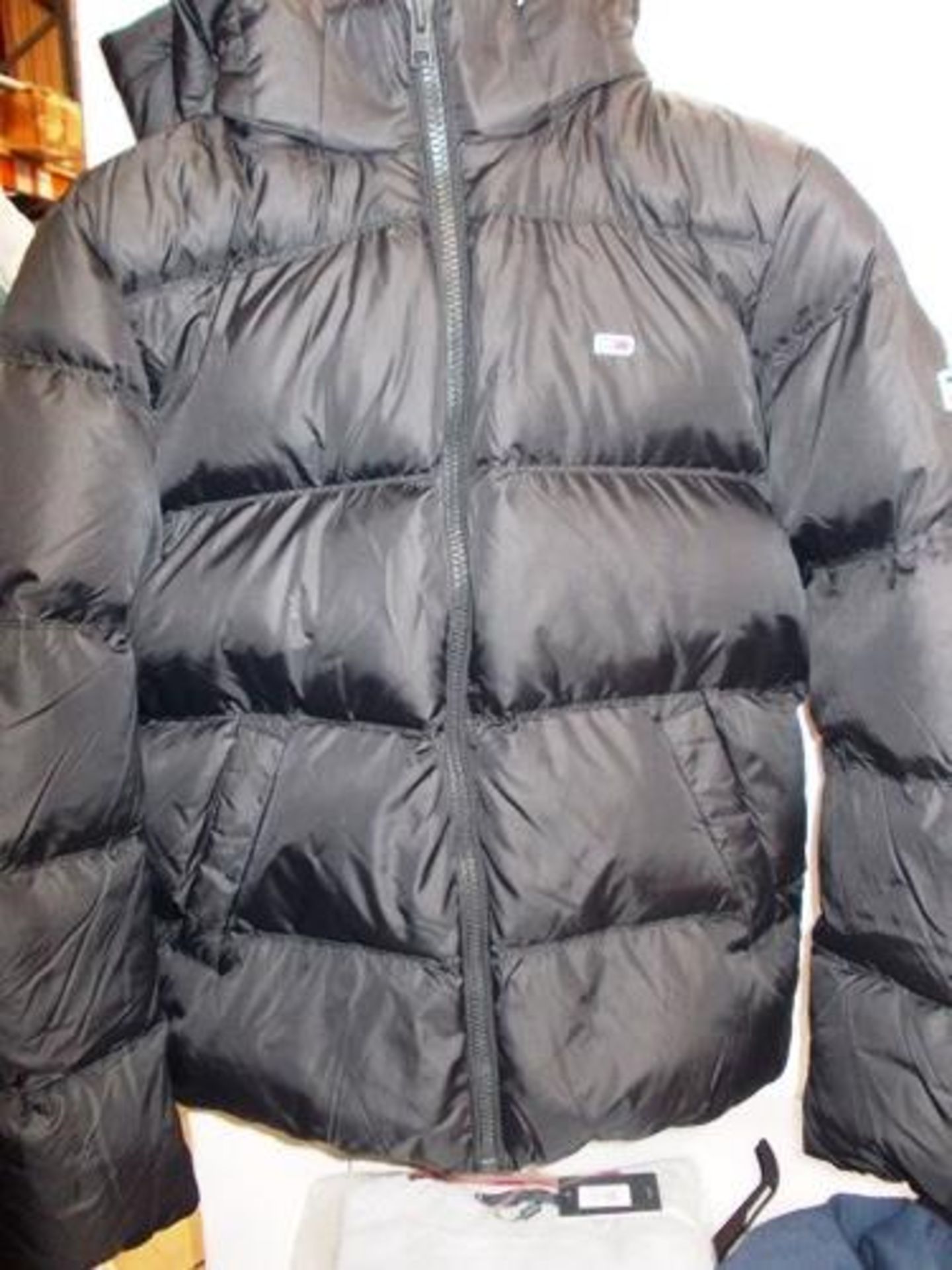 3 x items of Tommy Hilfiger clothing comprising 1 x Tommy Jeans essential down jacket, size M, 1 x