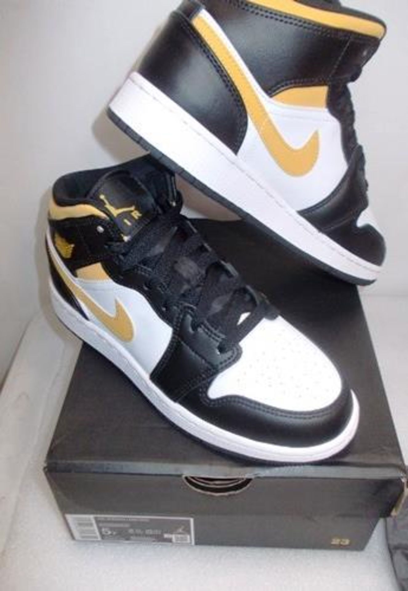 1 x pair Nike Air Jordan 1 Mid trainers, model 554725177m size 4.5 - New in box (E2B)