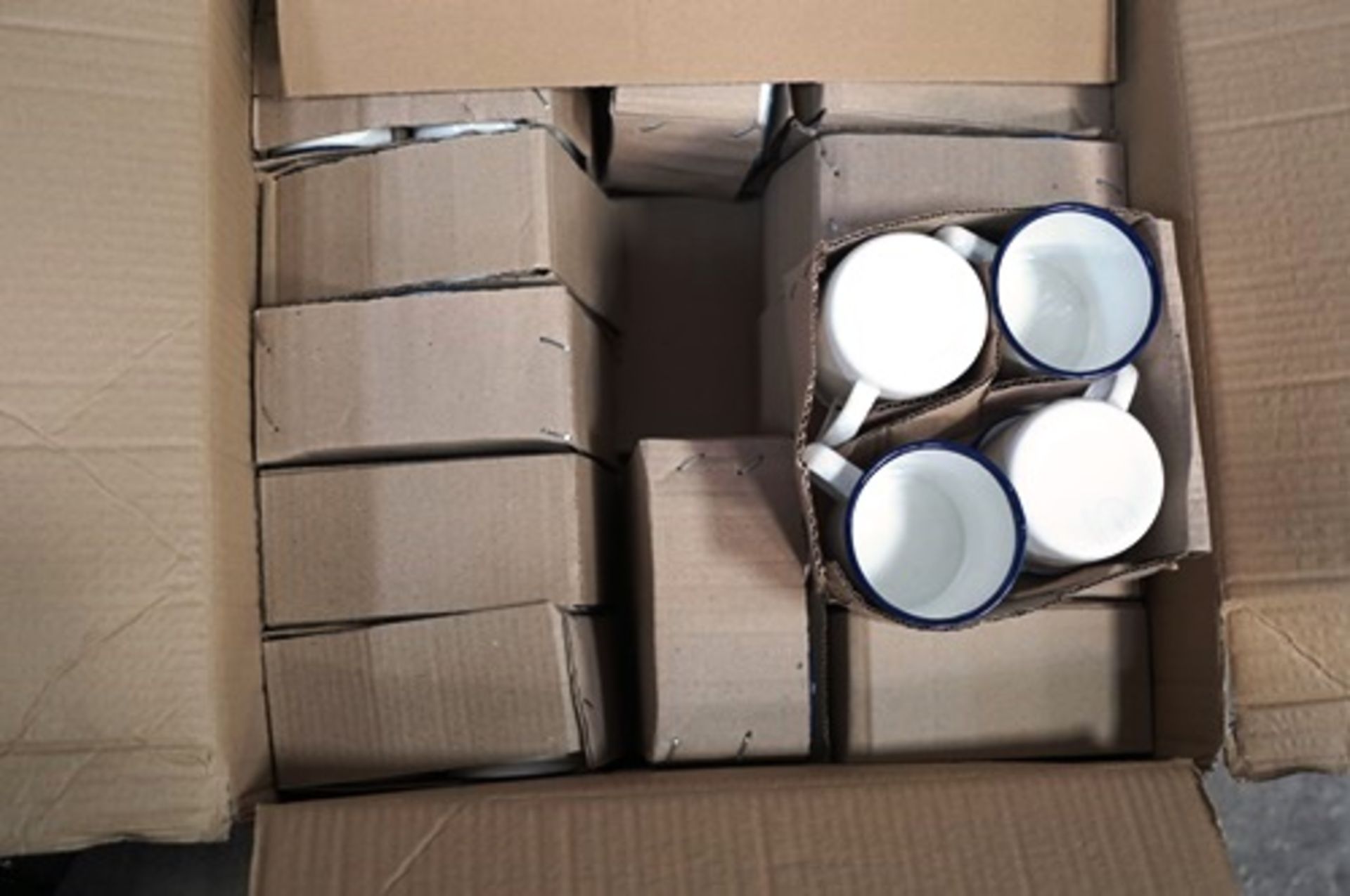 20 x packs of 4 white with blue rim metal enamel mugs - New (GS30B) - Image 2 of 4